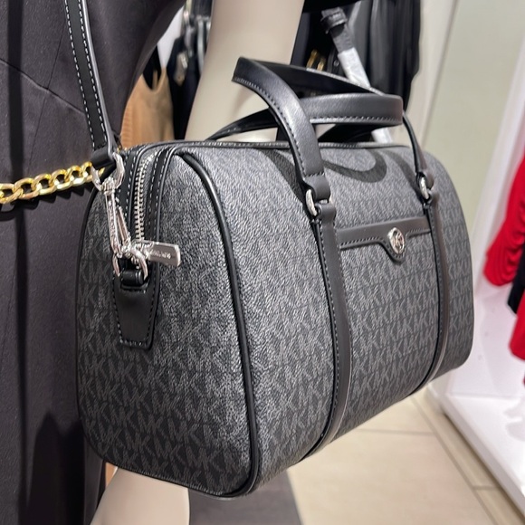 MICHAEL KORS JST TRAVEL MEDIUM DUFFLE SATCHEL SHOULDER CROSSBODY BAG MK BLACK - Picture 4 of 16